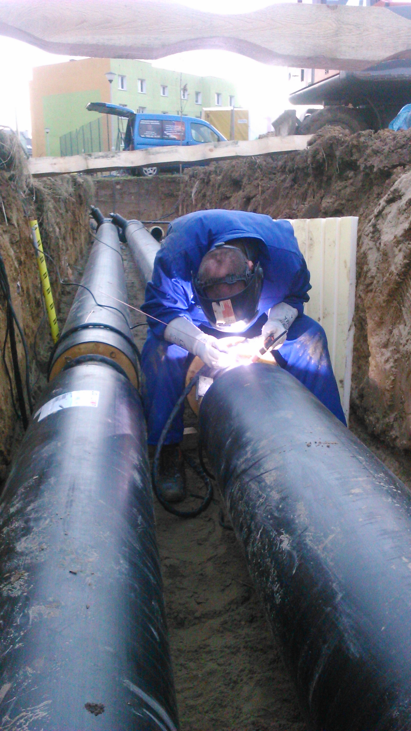 sieć ciepłownicza w trakcie spawania