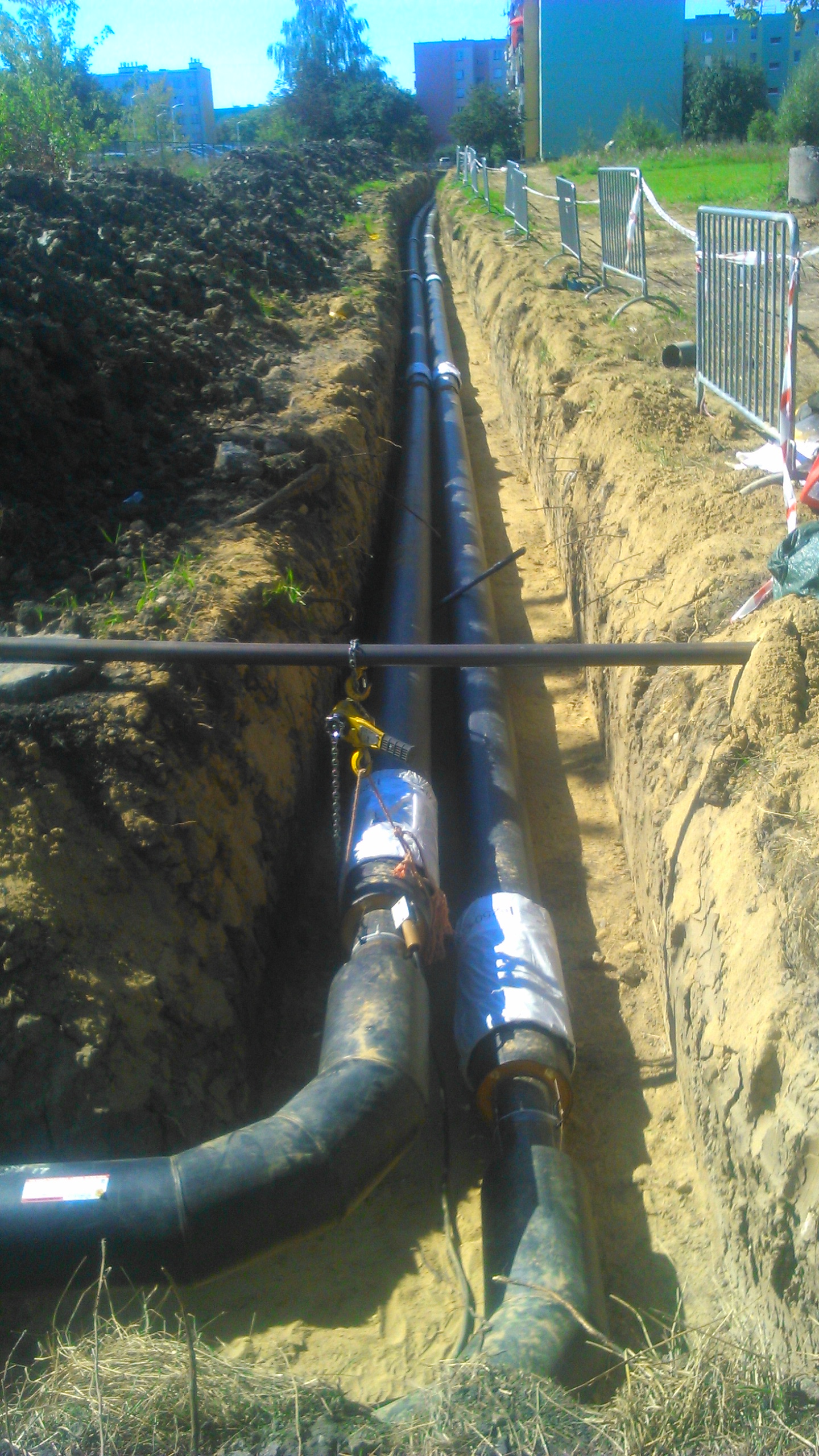 sieć preizolowana w trakcie budowy 1km. - realizacja 5 tyg.