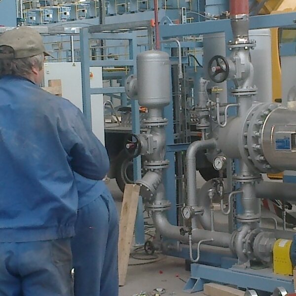 instalacja parowa prasy o nacisku 350 ton