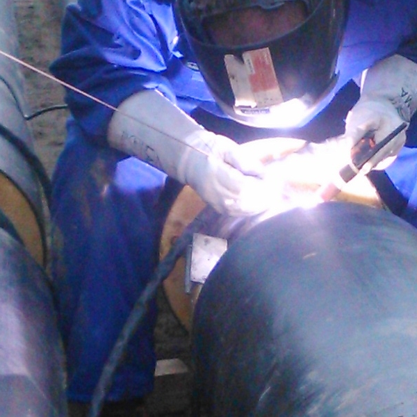 sieć ciepłownicza w trakcie spawania